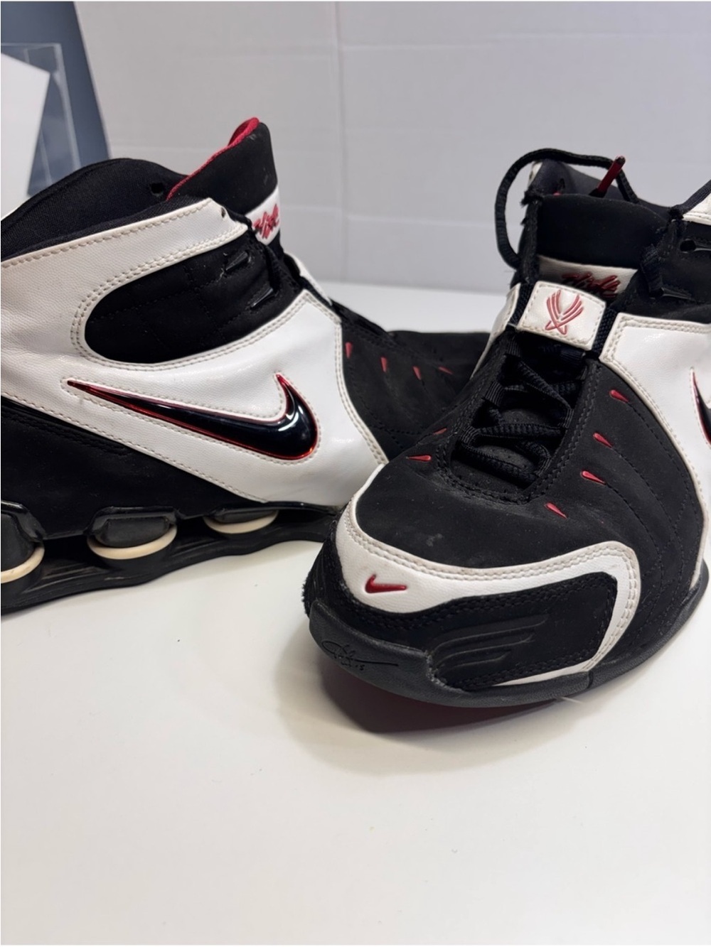 Vintage Y2K Nike Shox VC V
(5) Retro Basketball Sneakers - Women's 8 or 6.5Youth